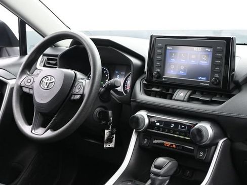 Used 2021 Toyota RAV4 LE w/ Carpet Mat Package (TMS) AWD/4WD image 29