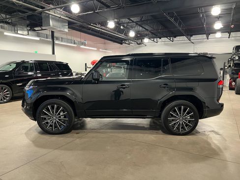 Used 2026 Lexus GX 550 w/ Cold Area Package AWD/4WD image 6