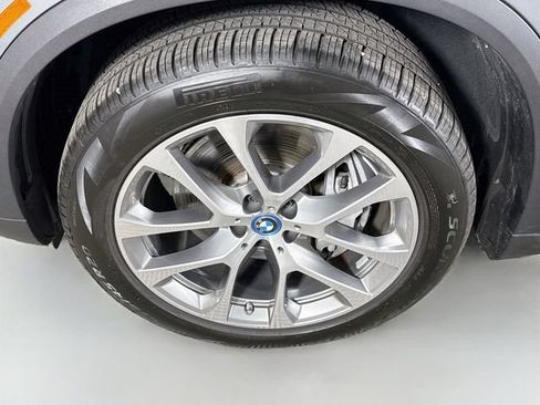 Used 2025 BMW X5 xDrive50e w/ Executive Package AWD/4WD image 32