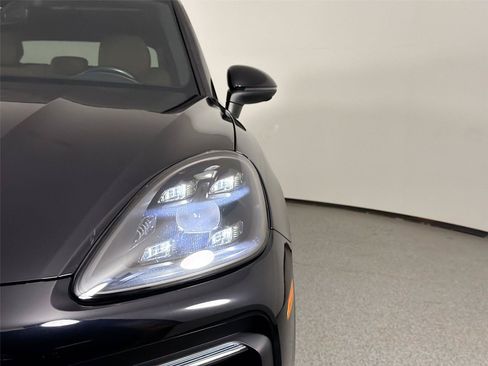 Certified 2022 Porsche Cayenne Platinum Edition w/ Premium Package Plus AWD/4WD image 15