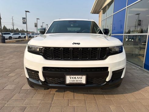 Used 2023 Jeep Grand Cherokee L Laredo AWD/4WD image 3