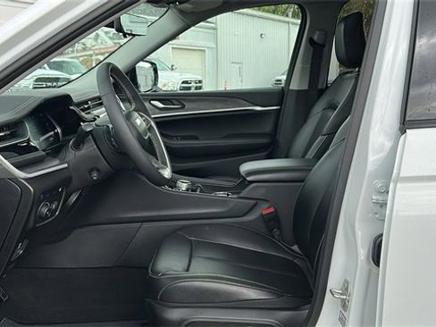 Used 2023 Jeep Grand Cherokee 30th Anniversary image 11