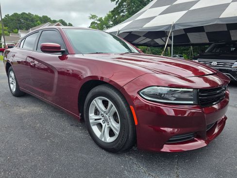 Used 2019 Dodge Charger SXT w/ Leather Interior Group RWD image 3