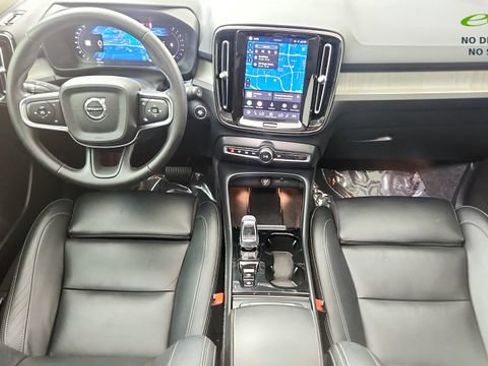 Used 2025 Volvo XC40 B5 Plus AWD/4WD image 51