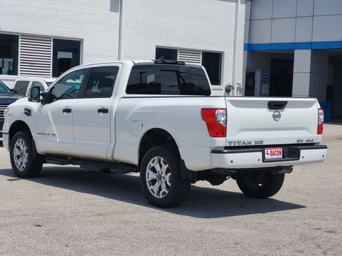 Used 2024 Nissan Titan SV w/ SV Convenience Package image 4