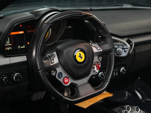 Used 2013 Ferrari 458 Spider RWD image 18