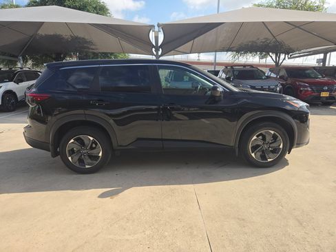 Certified 2025 Nissan Rogue SV FWD image 2