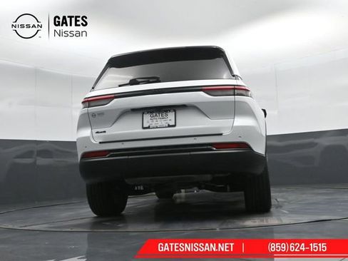 Used 2023 Jeep Grand Cherokee Altitude AWD/4WD image 35