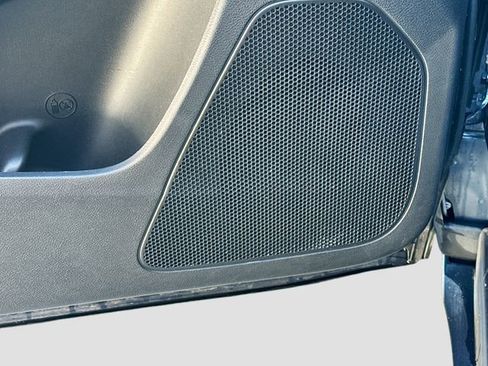 Used 2019 Jeep Cherokee Latitude Plus image 19