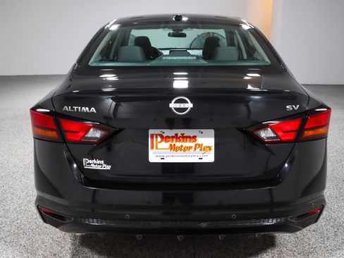 Used 2024 Nissan Altima 2.5 SV FWD image 8