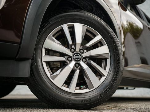 Used 2022 Nissan Pathfinder SL w/ SL Black Package image 18