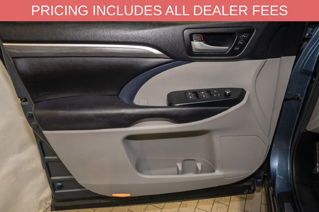 Used 2017 Toyota Highlander Limited Platinum AWD/4WD image 14
