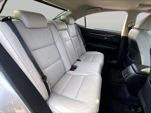 Used 2013 Lexus ES 350 w/ Luxury Pkg FWD image 19