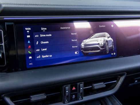 Certified 2025 Porsche Macan 4 Electric image 33