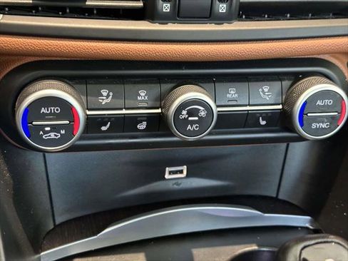 Used 2019 Alfa Romeo Giulia Ti image 23