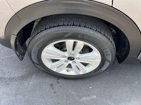 Used 2019 Kia Sportage LX image 25