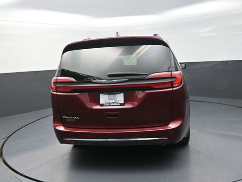 Used 2021 Chrysler Pacifica Touring-L image 8