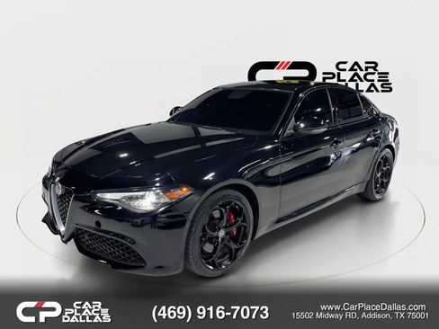Used 2019 Alfa Romeo Giulia Ti Sport w/ Quick Order Package 22S Sport AWD/4WD image 3
