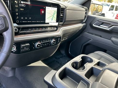 Used 2025 GMC Sierra 1500 SLT image 18