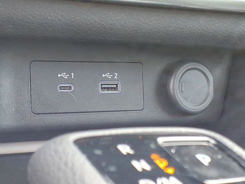 Used 2023 Nissan Rogue S image 13