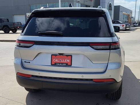 New 2026 Jeep Grand Cherokee Altitude AWD/4WD image 7