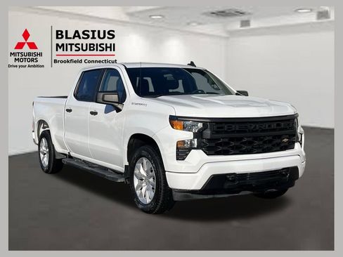 Used 2023 Chevrolet Silverado 1500 Custom image 1