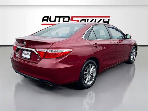 Used 2017 Toyota Camry SE image 7