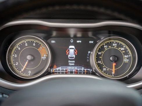 Used 2018 Jeep Cherokee Trailhawk w/ Cold Weather Group image 19