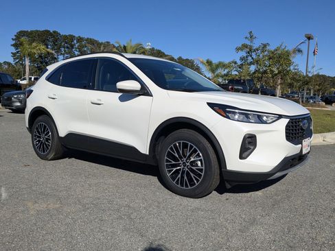 New 2024 Ford Escape SE image 2