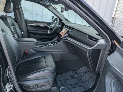 Used 2024 Jeep Grand Cherokee Limited image 30