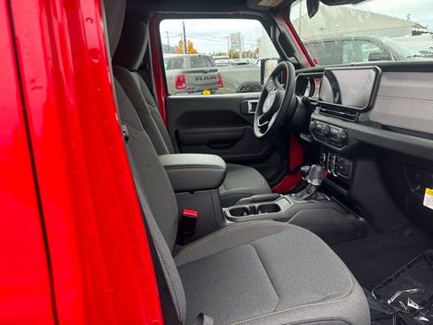 New 2025 Jeep Gladiator Sport image 9