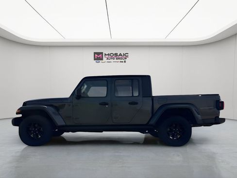 Used 2022 Jeep Gladiator Willys image 5