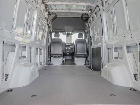 Used 2025 Mercedes-Benz Sprinter 2500 image 36