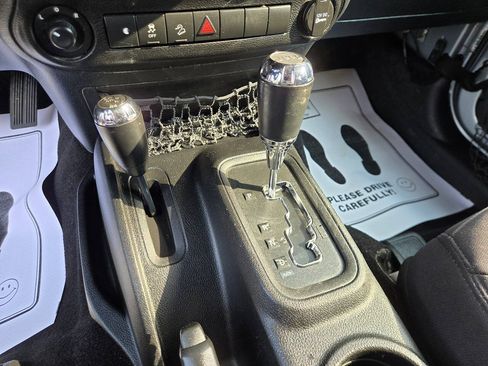 Used 2013 Jeep Wrangler Sport AWD/4WD image 13
