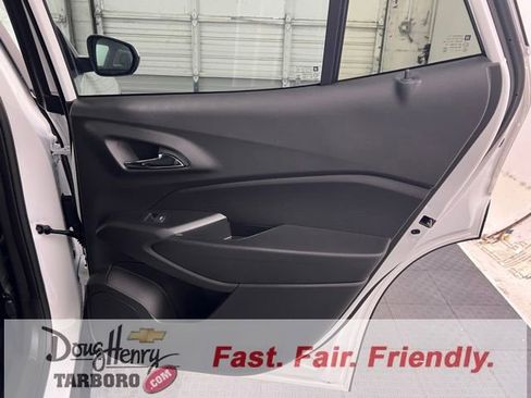 New 2025 Chevrolet Trax LT w/ Sunroof Package image 33