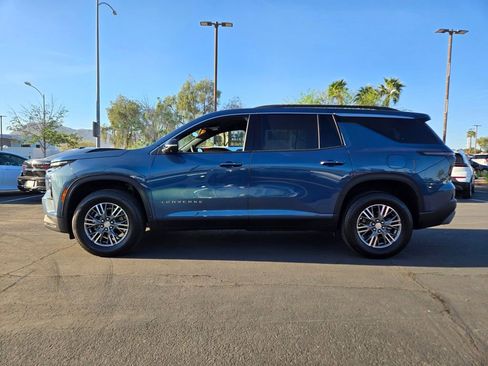 Used 2024 Chevrolet Traverse LT image 3