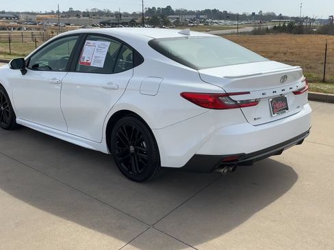 Used 2025 Toyota Camry SE FWD image 7