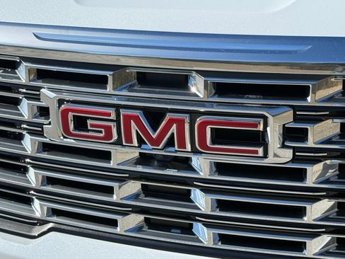 New 2026 GMC Acadia Denali w/ Super Cruise Package image 5