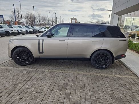 Used 2024 Land Rover Range Rover Long Wheelbase SE image 8