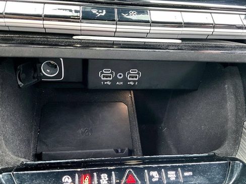 Certified 2024 Jeep Wagoneer Series III AWD/4WD image 16