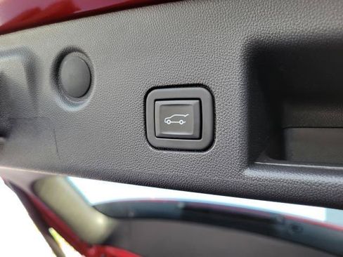 Used 2024 Chevrolet Equinox LT w/ LPO, Floor Liner Package FWD image 10