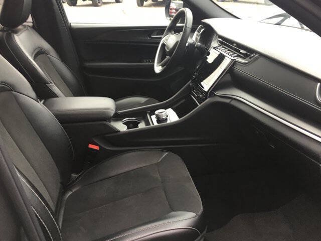Used 2023 Jeep Grand Cherokee Altitude AWD/4WD image 25