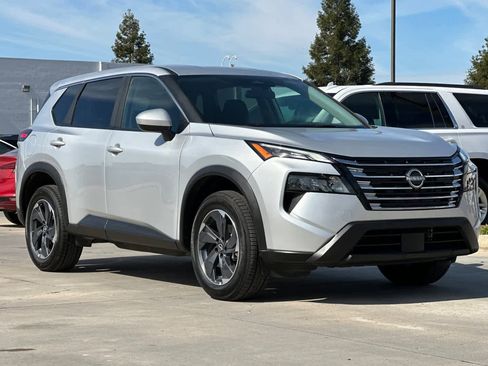 Certified 2025 Nissan Rogue SV image 10