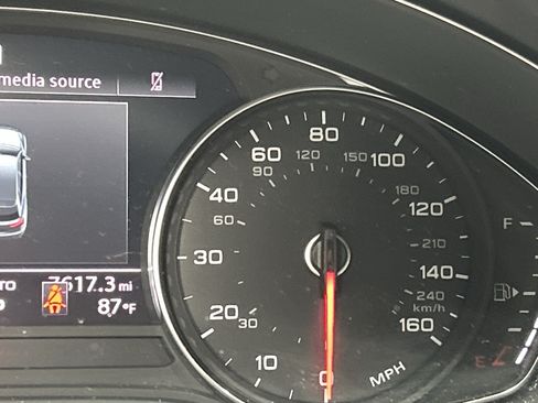 Used 2023 Audi Q5 2.0T Premium w/ Convenience Package AWD/4WD image 22