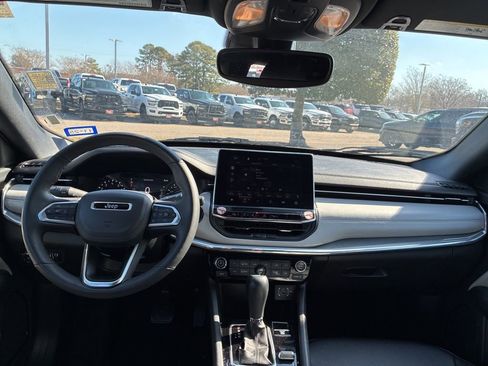 Used 2024 Jeep Compass Limited image 22