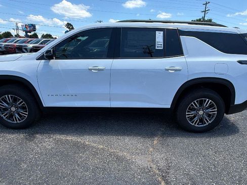 New 2026 Chevrolet Traverse LT w/ Driver Confidence Package FWD image 8
