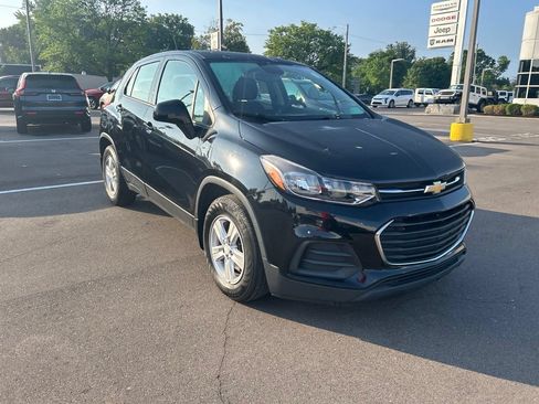 Used 2020 Chevrolet Trax LS w/ LPO, Protection Package FWD image 3