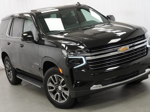 Used 2022 Chevrolet Tahoe LT w/ Luxury Package AWD/4WD image 3