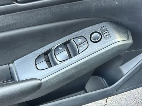 Used 2024 Nissan Altima 2.5 S image 13