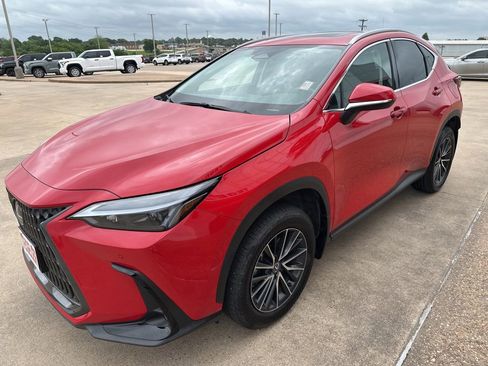 Used 2024 Lexus NX 250 FWD w/ Towing Package (2000 Lbs) image 3